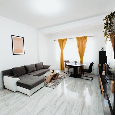 Cozy Aparthotel - Central City Сучеава Екстериор снимка