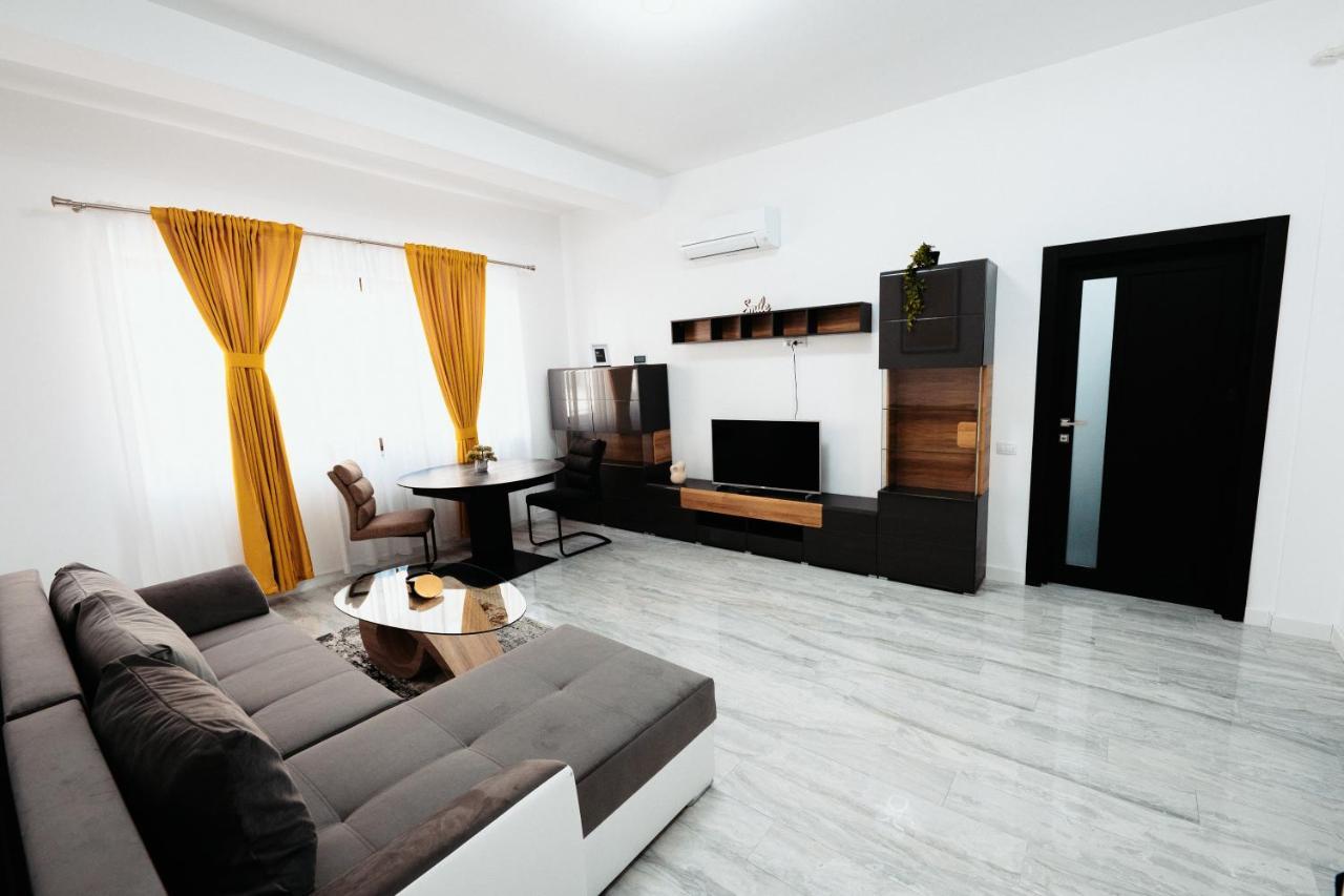 Cozy Aparthotel - Central City Сучеава Екстериор снимка