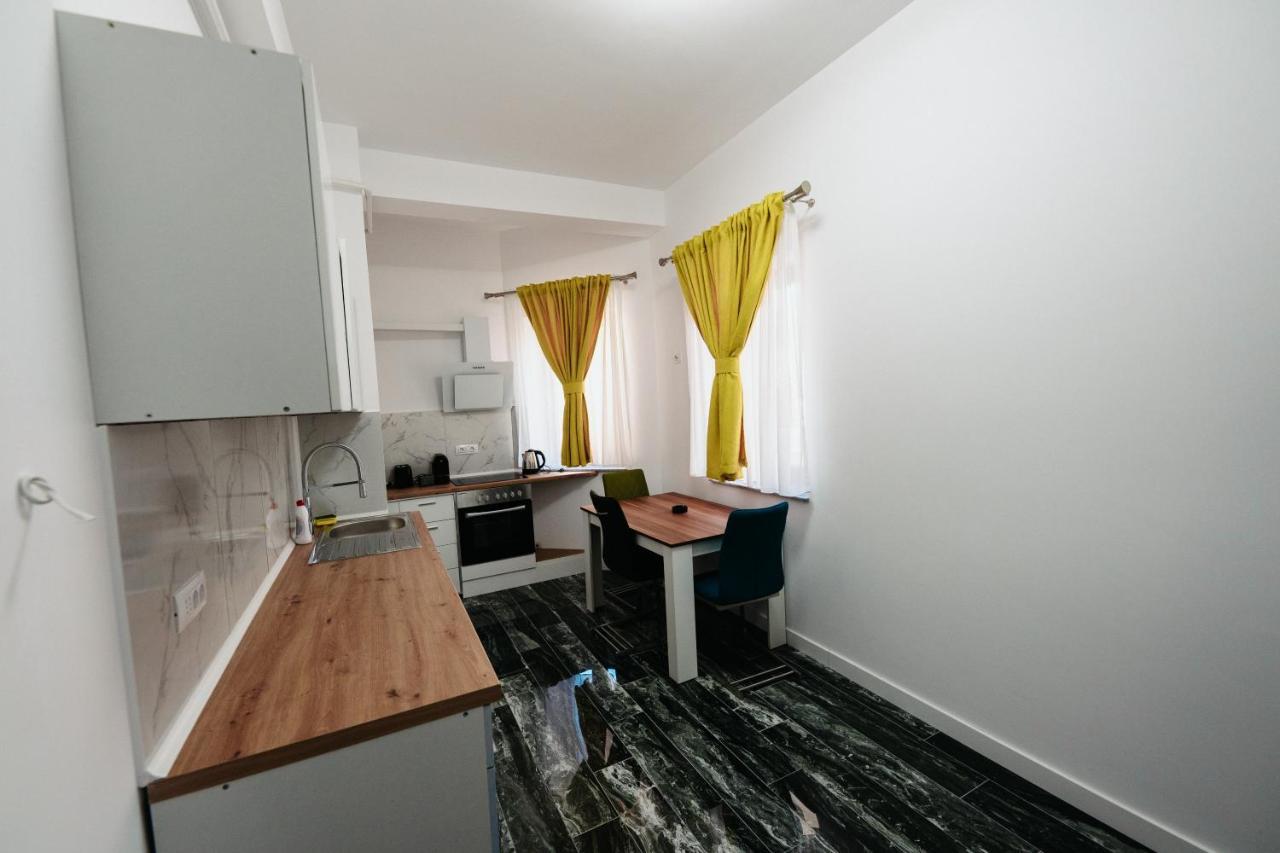 Cozy Aparthotel - Central City Сучеава Екстериор снимка