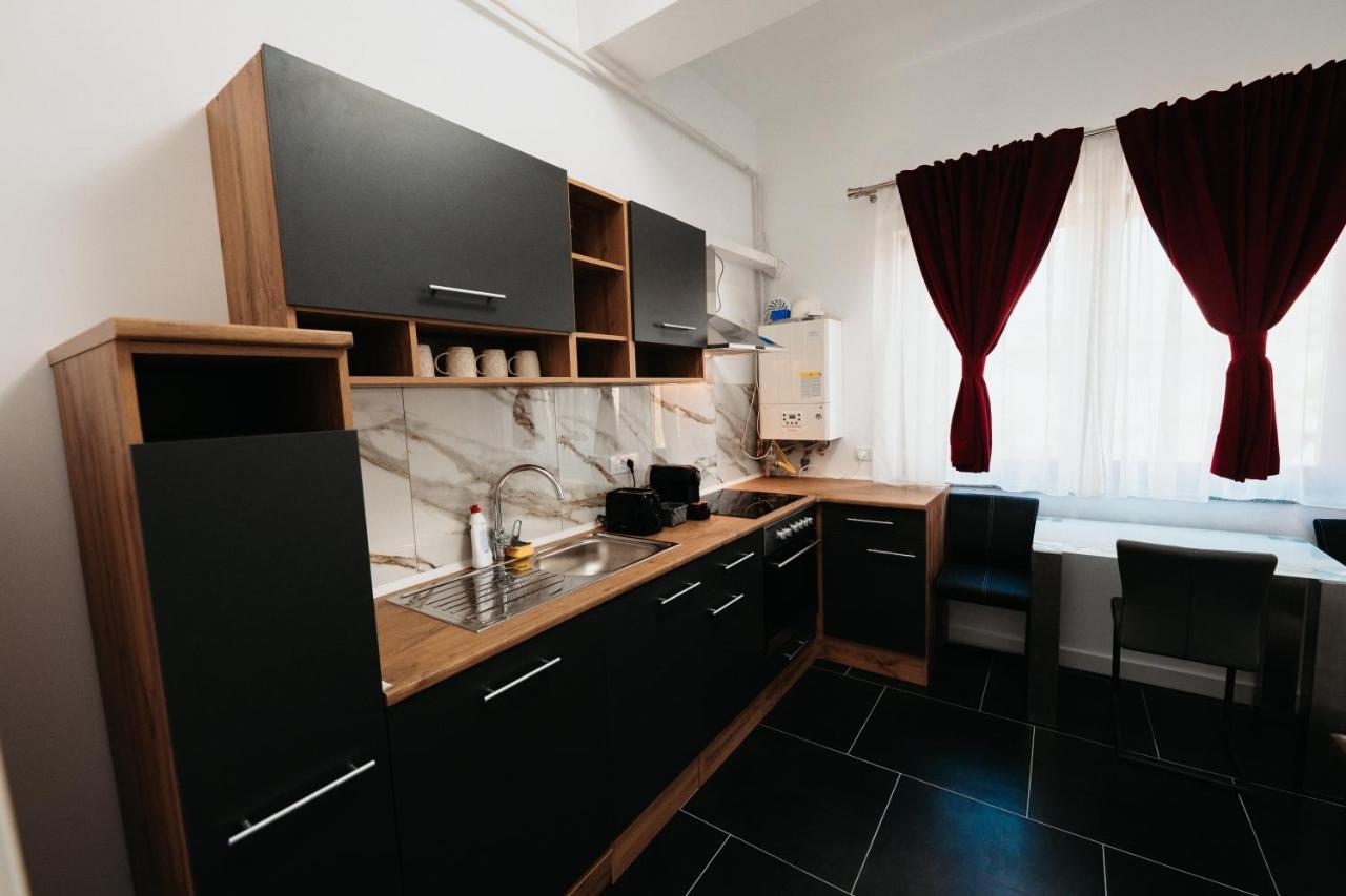 Cozy Aparthotel - Central City Сучеава Екстериор снимка