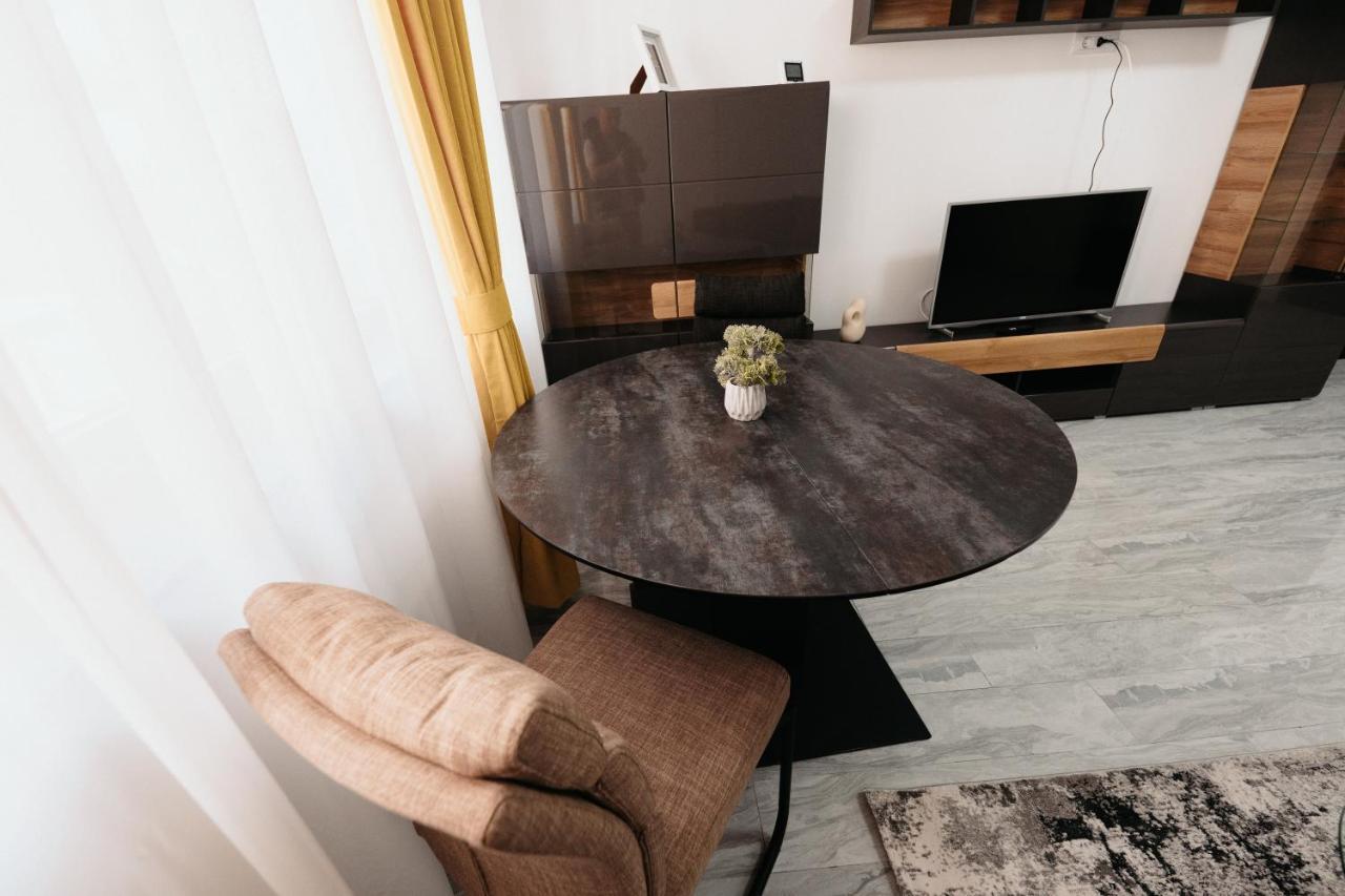 Cozy Aparthotel - Central City Сучеава Екстериор снимка
