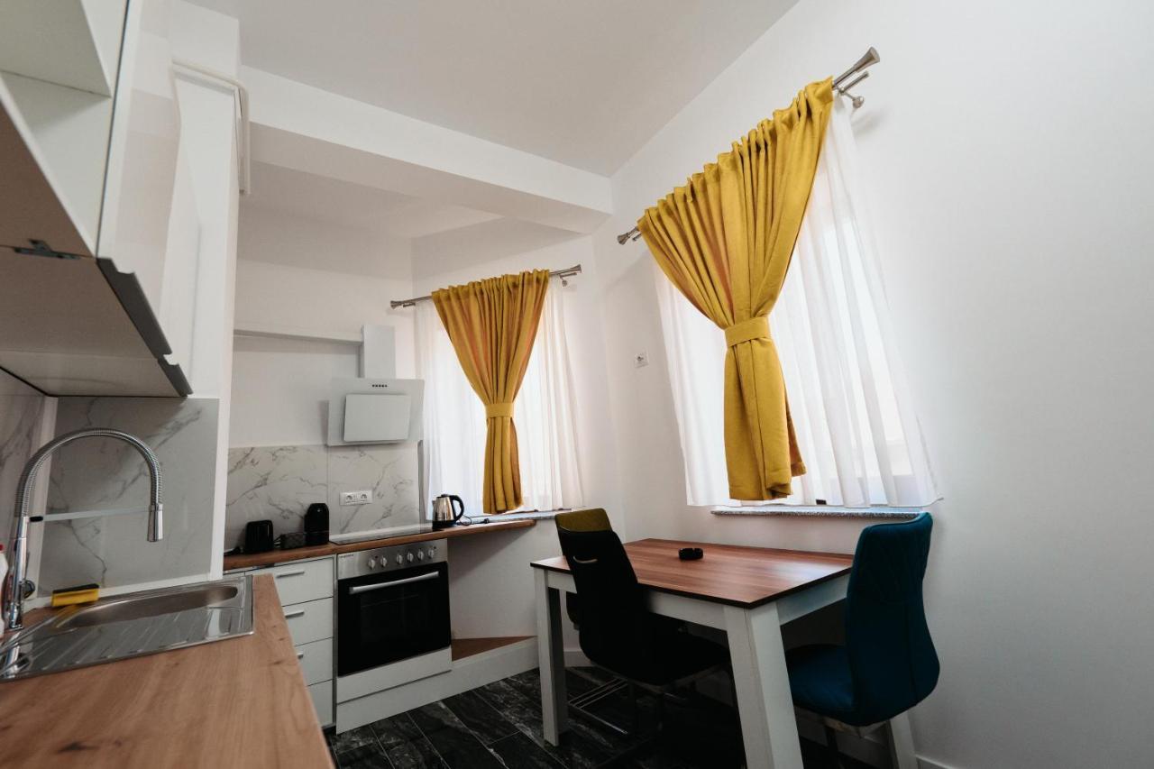 Cozy Aparthotel - Central City Сучеава Екстериор снимка